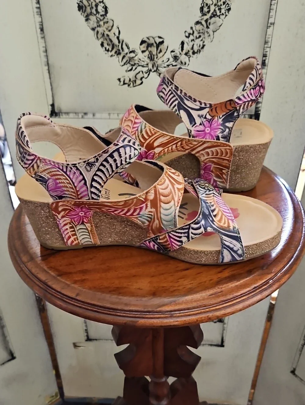 L'ARTISTE BOHO CHIC FLORAL WEDGE LEATHER SANDALS SIZE 39/ US 8.5